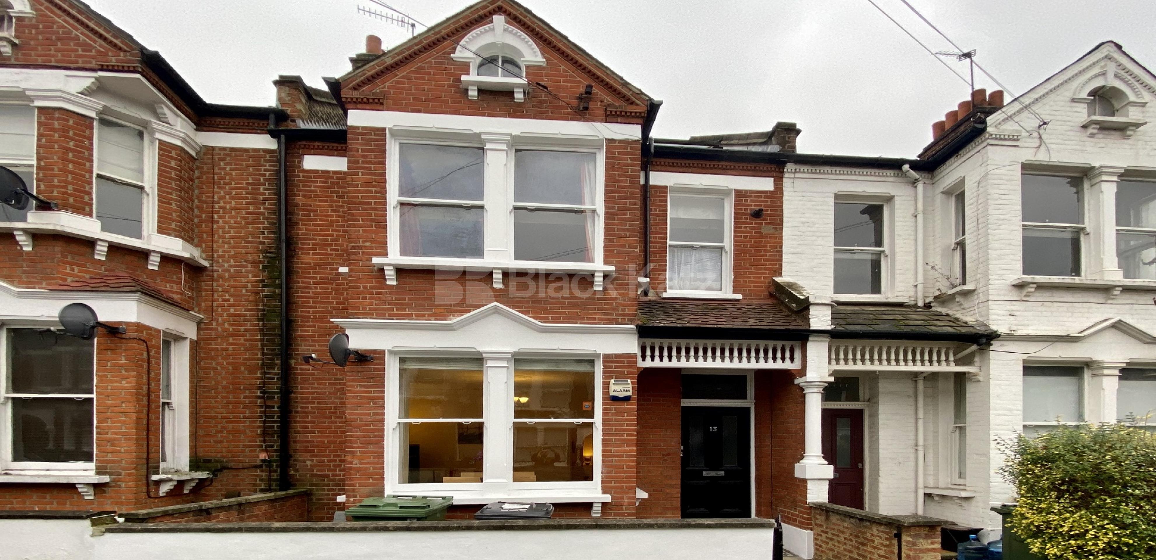 			LET , 2 Bedroom, 1 bath, 1 reception Apartment			 Killyon Road, Clapham SW8